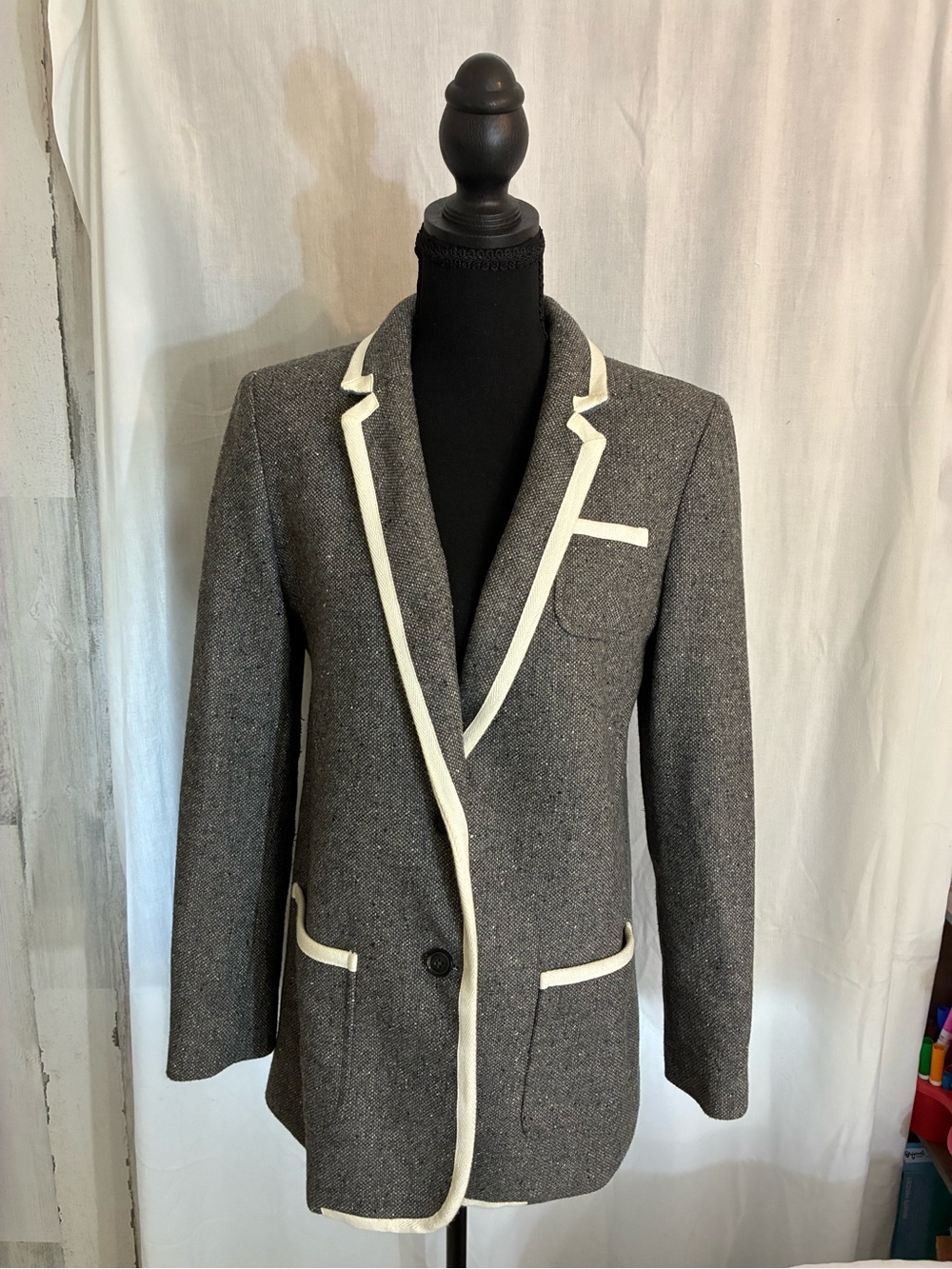 Banana Republic Gray wool blend jacket with Cream Trim Women’s Sz 8P